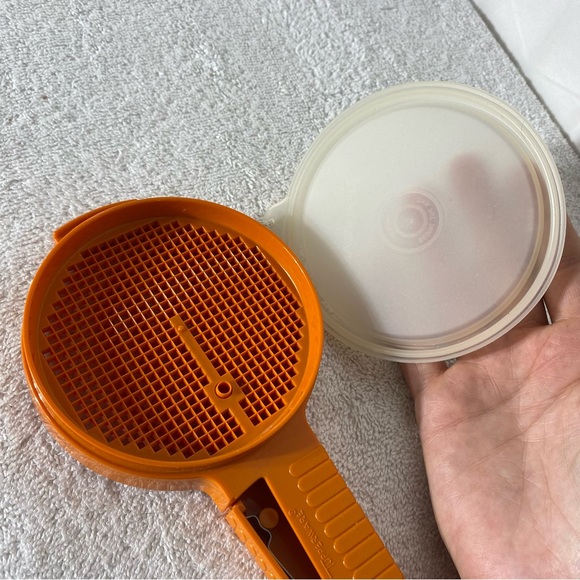 Vintage Tupperware Orange Sift It Sifter With Lid - Picture 9 of 11